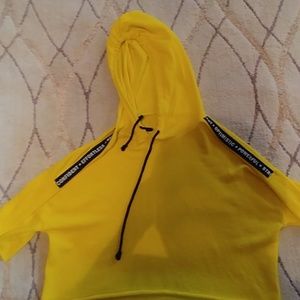 Cropped yelow shirt